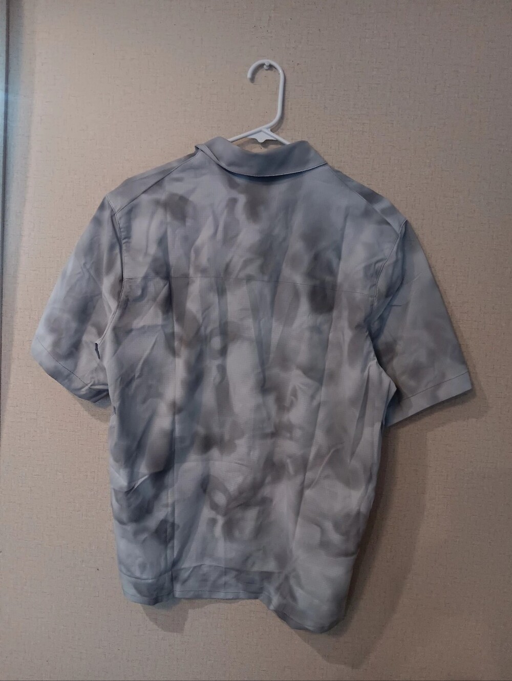 Lululemon airing easy relaxed Gray Men's Short Sleeve Button-Up Shirt - Picture 4 of 5